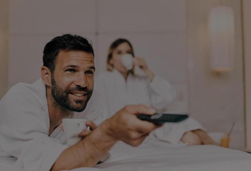 اتاق استاندارد یک تخته با بالکن, Rooms & Amoria Spa For Adults Only   Hotel Jägerhof Wörthersee