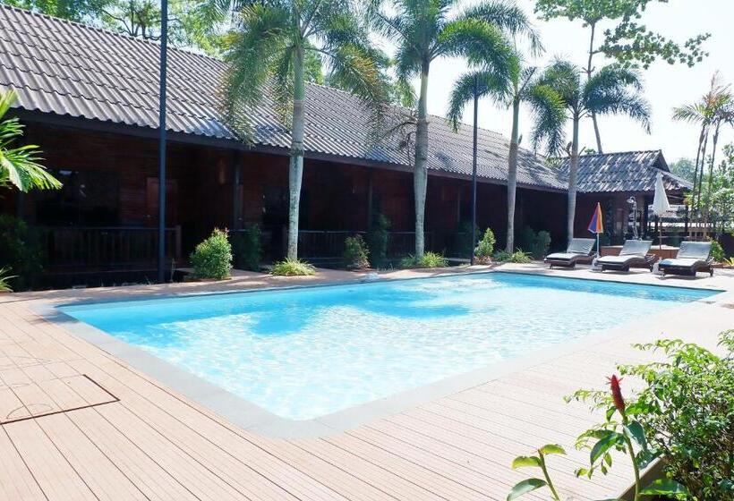 اتاق خانوادگی با چشم‌انداز استخر, Banpu Resort Trat