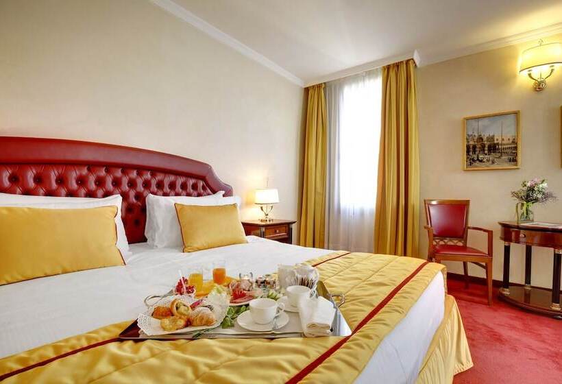 سوئیت راحتی, Dona Palace