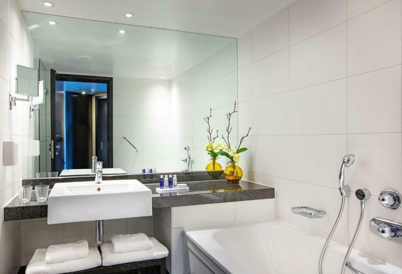 带河湖景观的套房, Park Plaza London Riverbank