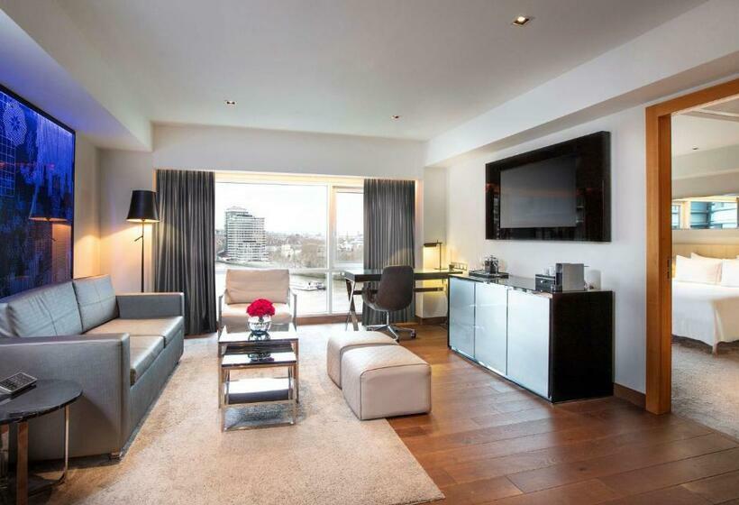 带河湖景观的套房, Park Plaza London Riverbank