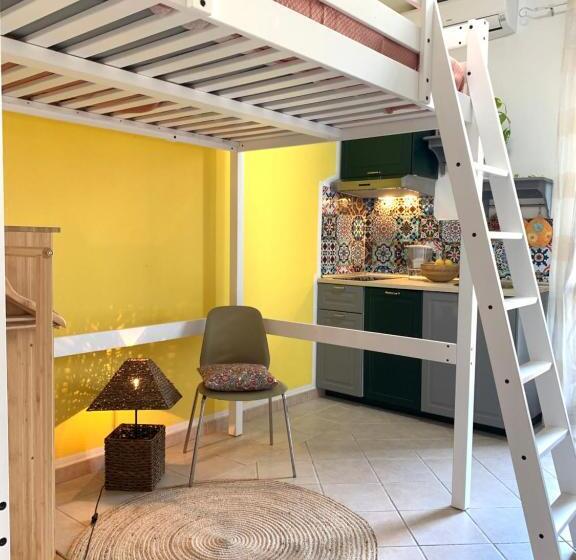 استودیو استاندارد با بالکن, Assajè Guestroom