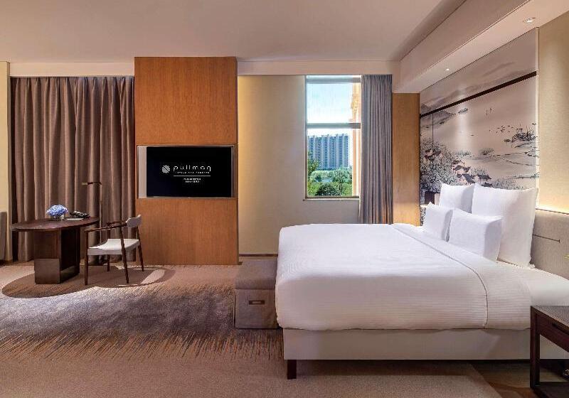 스탠다드 룸 킹사이즈 침대, Pullman Yueyang