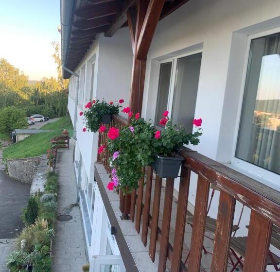 Standard Room with Balcony, Penzion Kozí Horka U Brněnské Přehrady