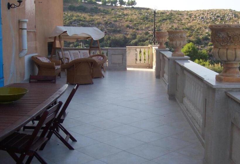 سوئیت با تخت بزرگ, Villa Marina