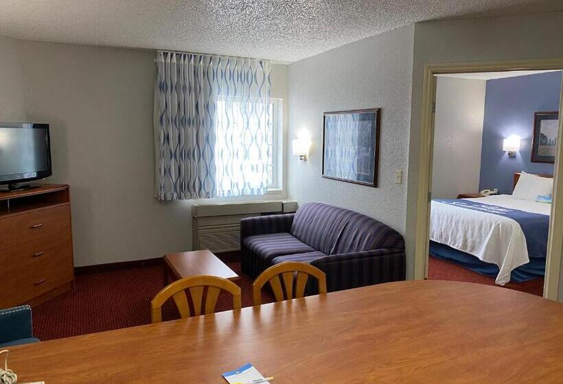 Люкс Повышенной Комфортности, Days Inn & Suites By Wyndham Green Bay Wi