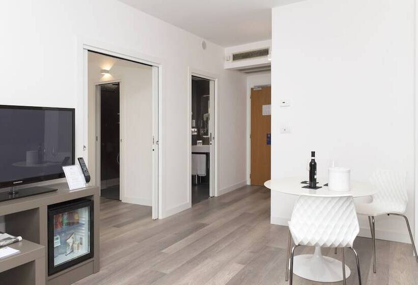 جناح جونيور, City Hotel & Suites