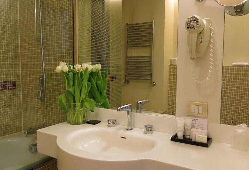 اتاق استاندارد سه نفره, Best Western Plus Hotel Le Favaglie