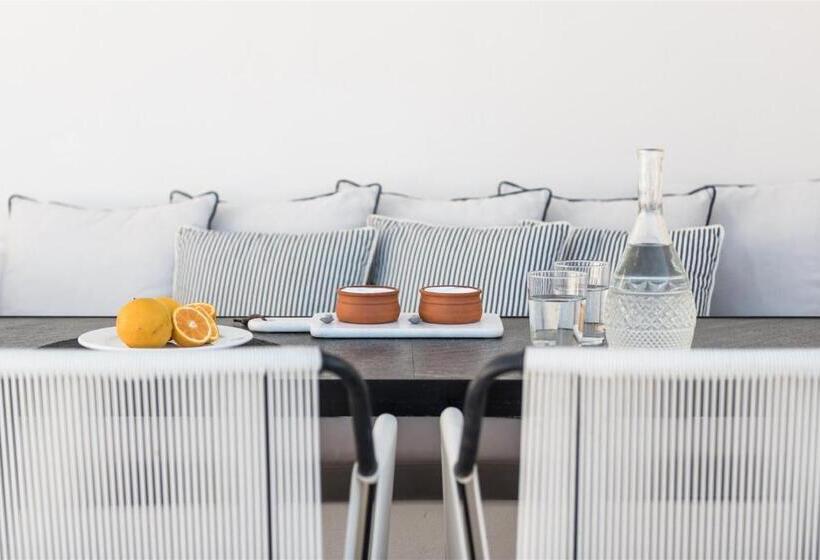سوئیت دولوکس با چشم‌انداز, Porto Fira Suites