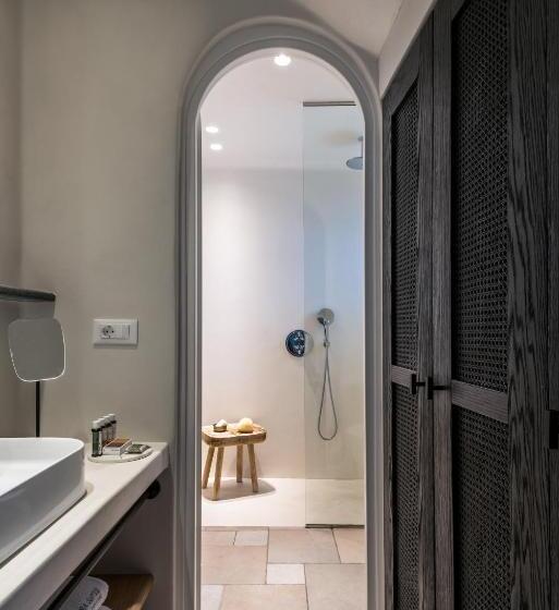 سوئیت با چشم‌انداز, Porto Fira Suites