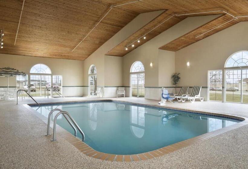 Люкс Deluxe Кровать Кинг, Country Inn & Suites By Radisson, Grinnell, Ia