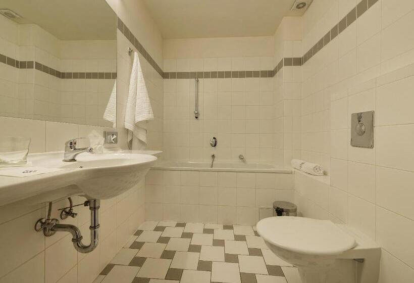 四人标准间, Ea Hotel Populus