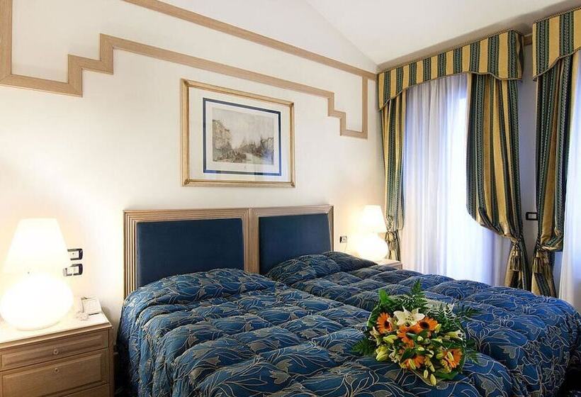 Superior Room, Foscari Palace