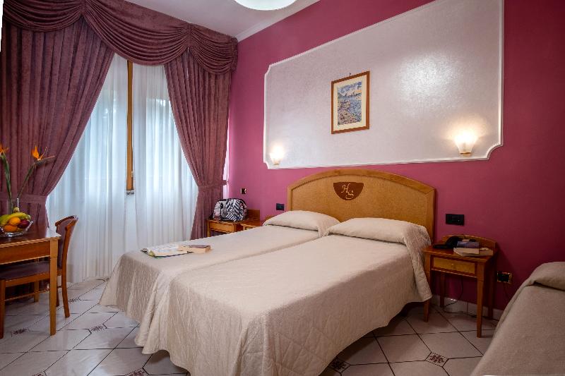 标准三人间, Savoia Sorrento
