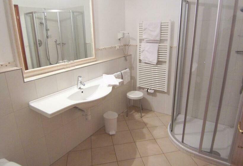 Студио Стандарт с Балконом, Appartement Tschivon