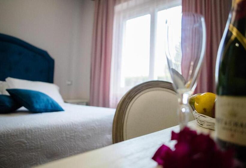Четырехместный Номер Deluxe, Relais Villa Italia