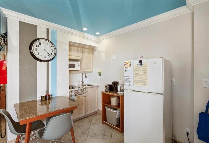 Люкс Повышенной Комфортности, Plaza Beach Hotel   Beachfront Resort
