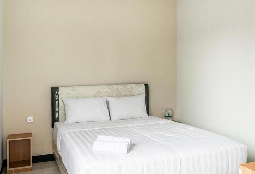 Номер Стандарт, Reddoorz Near Puri Indah Lippo Mall 2