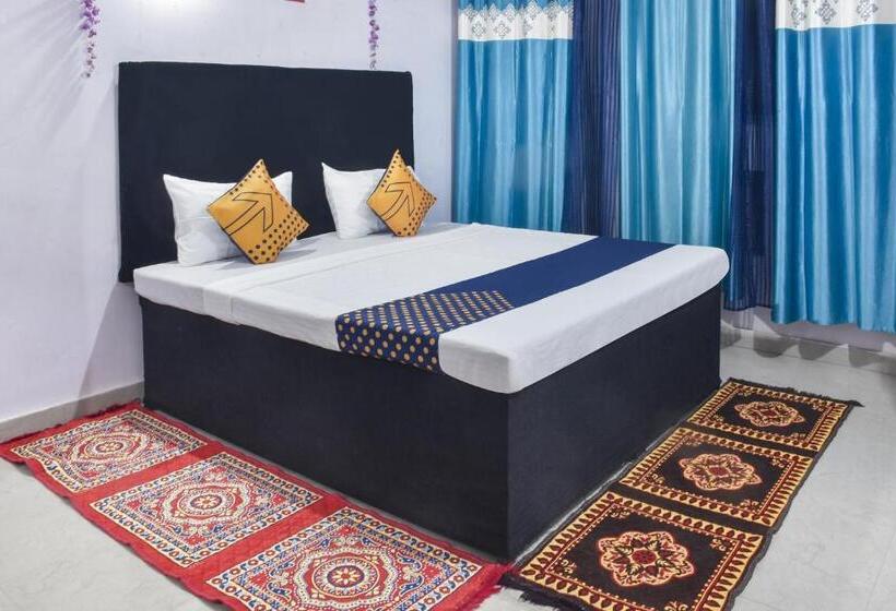 Номер Стандарт Трехместный, Spot On Hotel Krrish