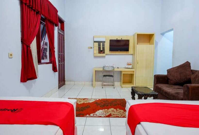 Семейный Номер, Reddoorz Plus Syariah Near Stasiun Pekalongan 2