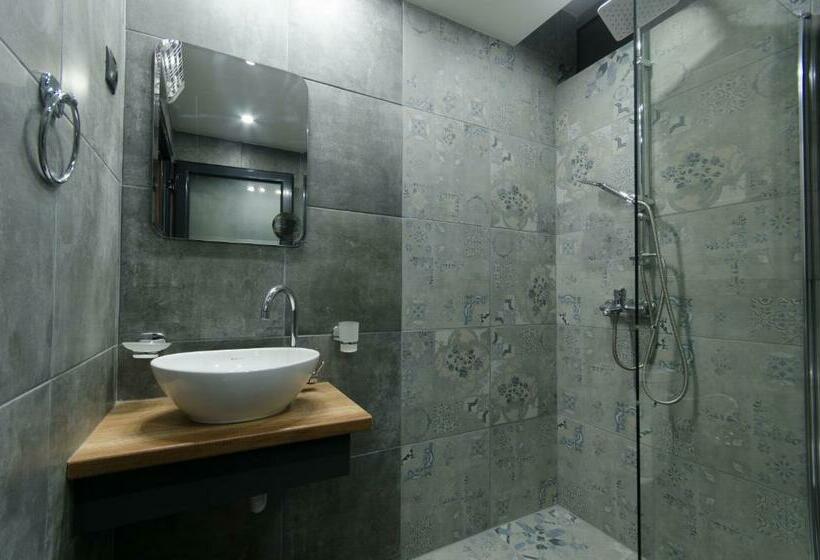اتاق استاندارد, Ara