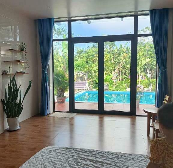 اتاق استاندارد با چشم‌انداز استخر, Hugo Homestay