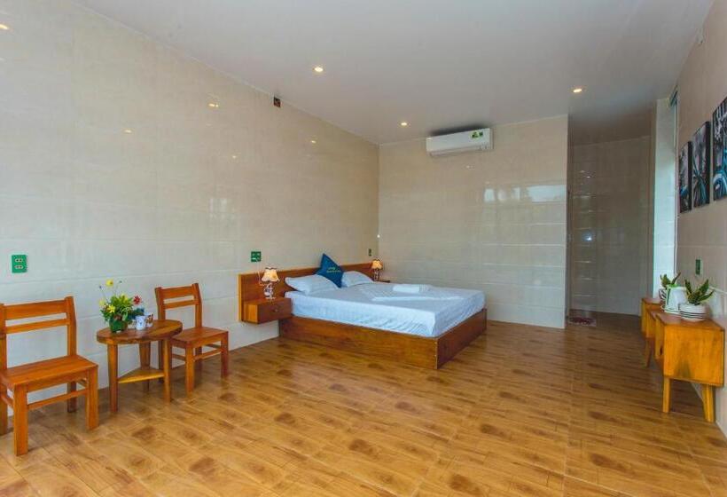 اتاق استاندارد با چشم‌انداز استخر, Hugo Homestay