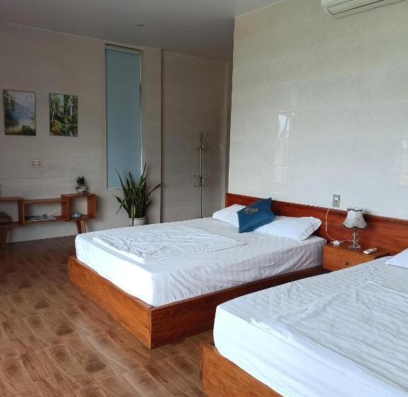 اتاق خانوادگی, Hugo Homestay