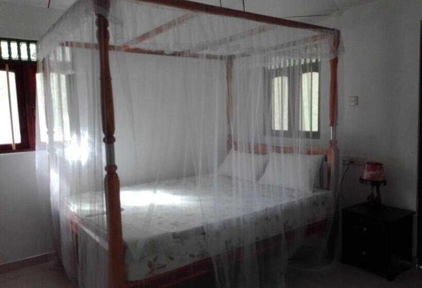 اتاق استاندارد سه نفره, Calm Garden Cabanas