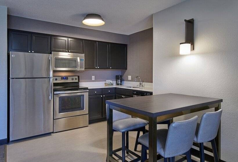 Люкс 2 Спальни, Residence Inn By Marriott Detroit / Novi