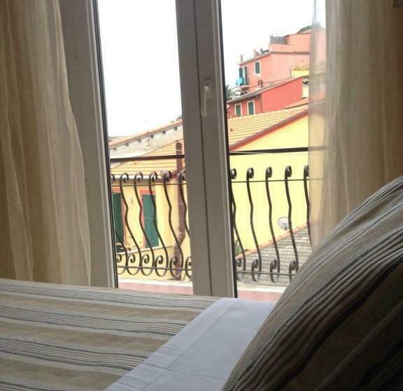Номер Стандарт Индивидуальный с Балконом, Albergo Degli Amici