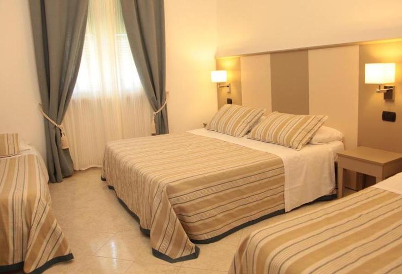 Четырехместный Номер Стандарт, Albergo Degli Amici