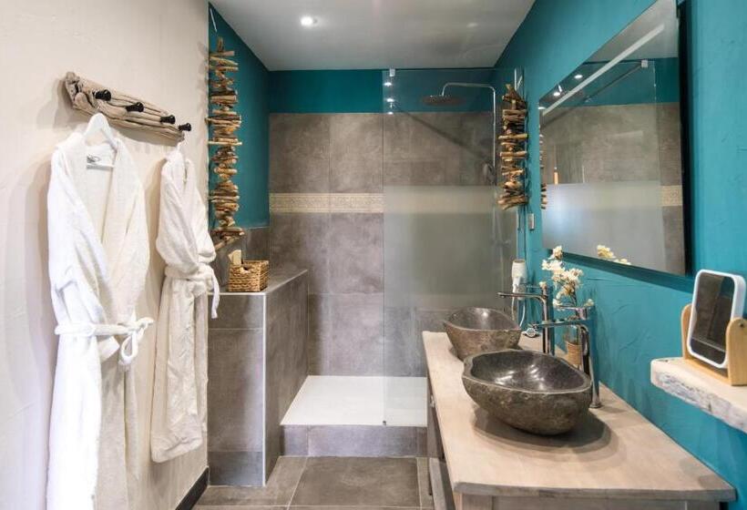 Номер Deluxe Кровать Кинг, Le Mas Des Colombes Chambres D Hôtes B&b & Spa