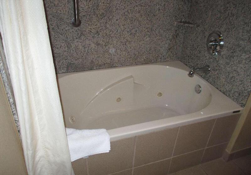 Люкс Кровать Кинг, Best Western Plus Tulsa Woodland Hills Hotel And Suites
