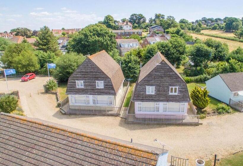 Дом 4 Спальни, Salterns Village