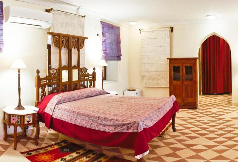 标准间, Neemrana S Tijara Fort Palace
