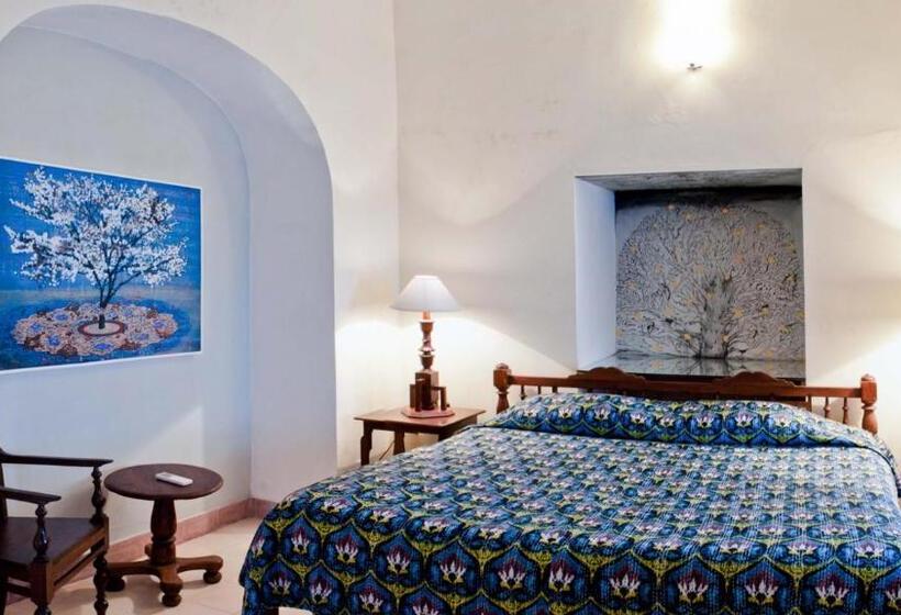 带大床的标准间, Neemrana S Tijara Fort Palace