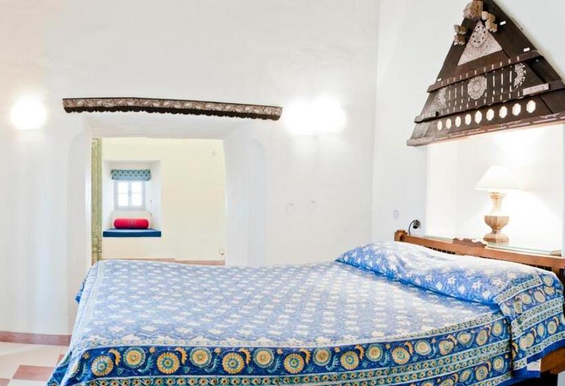 高级三人间, Neemrana S Tijara Fort Palace