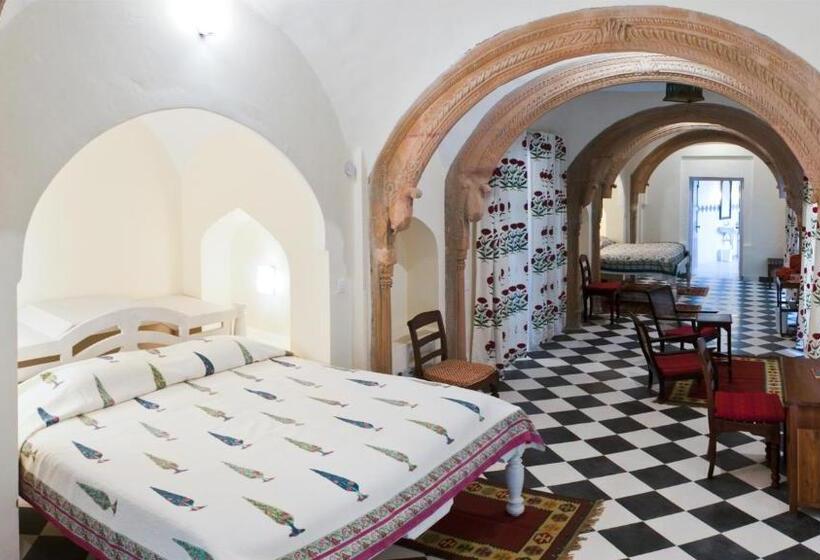 豪华三人间, Neemrana S Tijara Fort Palace