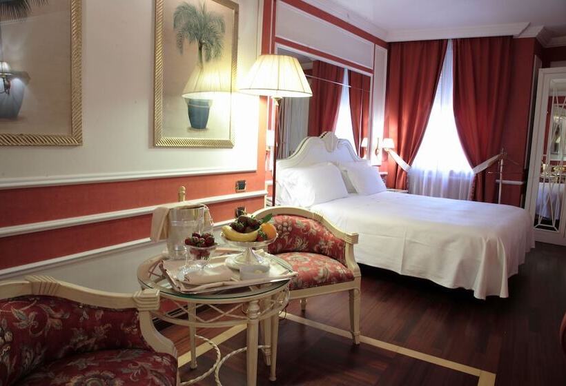 سوئیت جونیور با ماساژ آبی, Palazzo Alabardieri