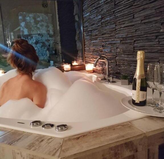 자쿠지 스위트, Aluleta Suites