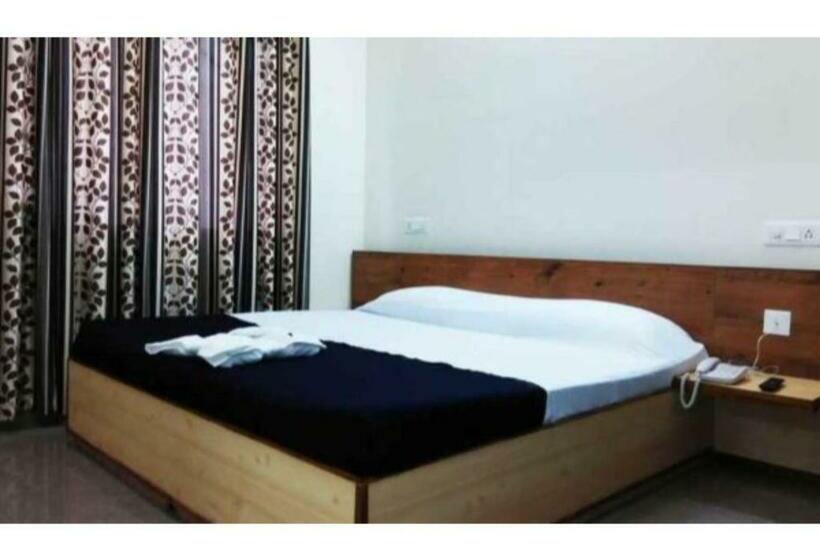 스탠다드 룸 킹사이즈 침대, Wonderful Stay At The Mall Road