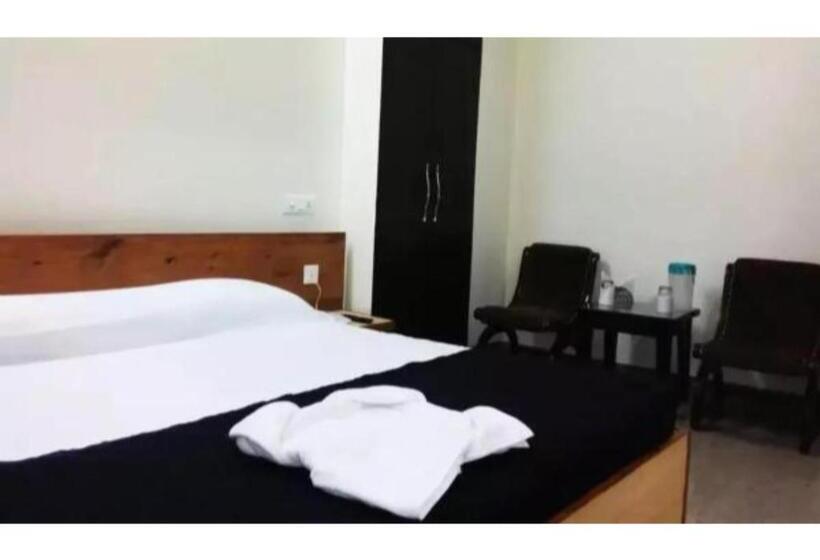 디럭스 룸, Wonderful Stay At The Mall Road