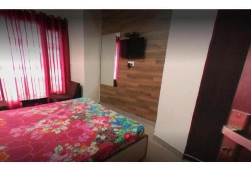 디럭스 룸, Wonderful Stay At The Mall Road