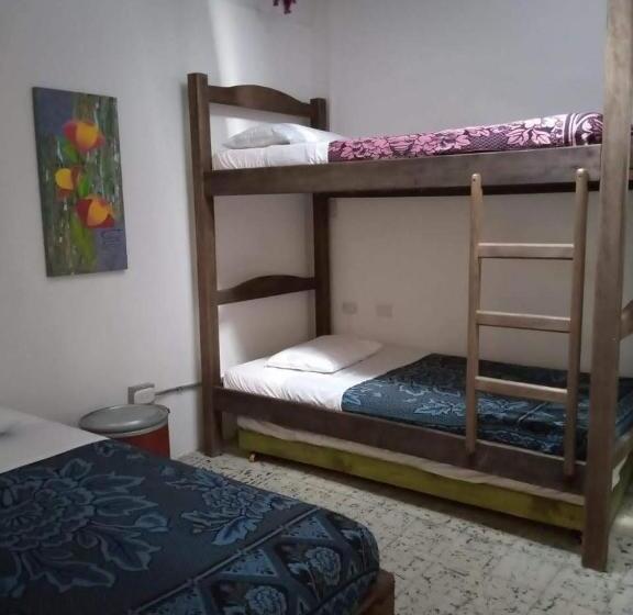 Семейный Номер, Hostal Macondo Inn