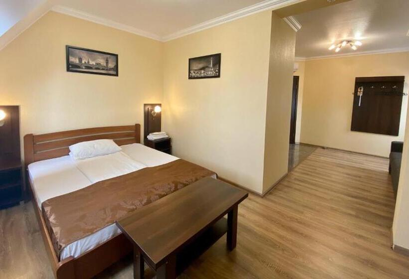 Трехместный Номер Deluxe, Sting Hotel & Event Palace