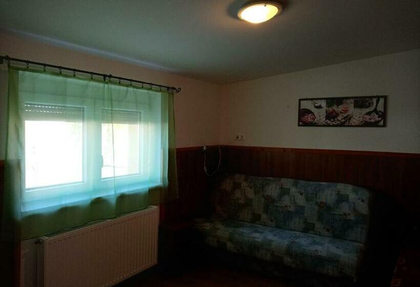 Апартаменты 2 Спальни, Napsugár Vendégház