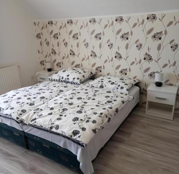 Номер Стандарт Трехместный, Napsugár Vendégház