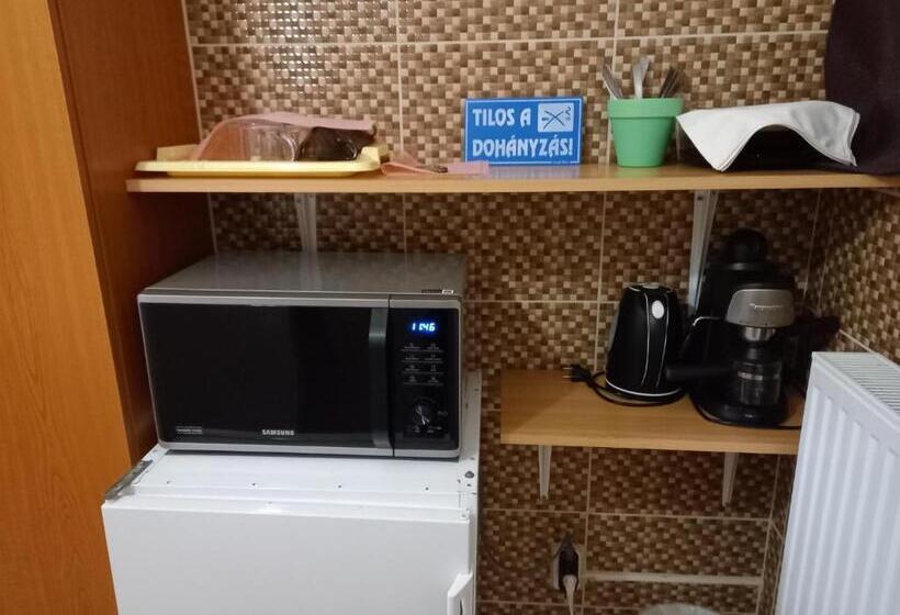Четырехместный Номер Стандарт, Napsugár Vendégház