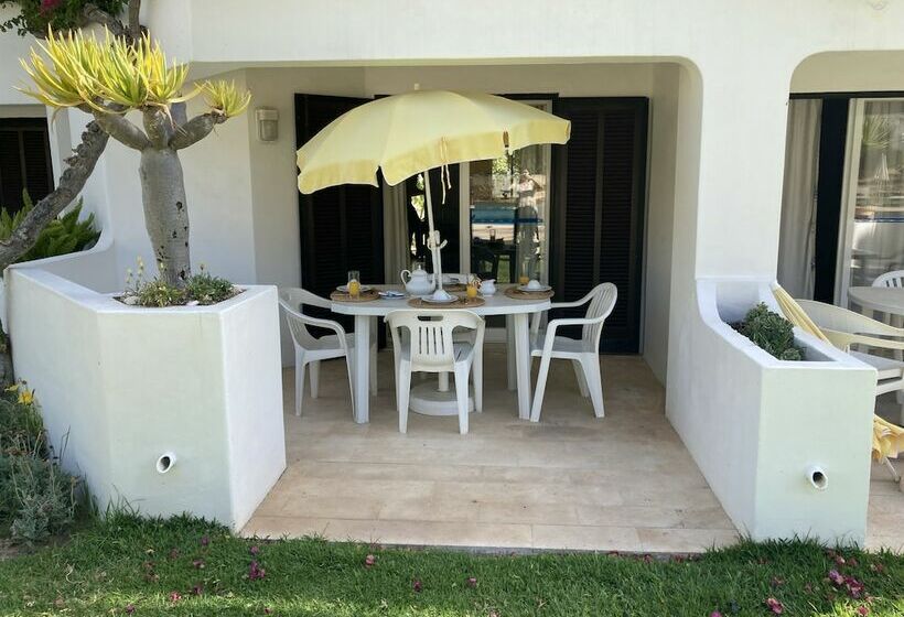 수피리어 스튜디오, Balaia Golf Village
